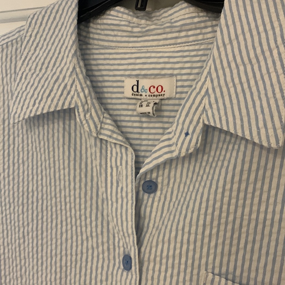 Women’s button down - Picture 3 of 3